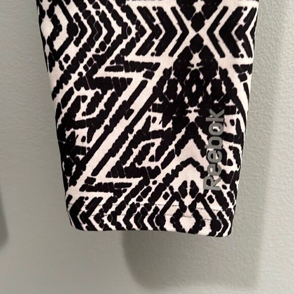 Reebok Women's Athletic Geometric Print Mid-Rise Leggings Black/White - Picture 4 of 6